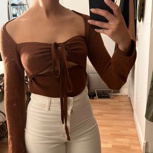 Opened front top. Perfect for a girls night out with jeans or pants